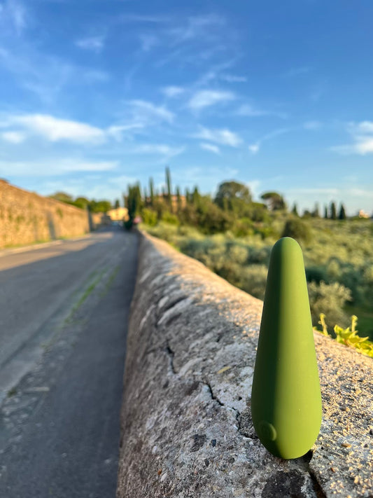 VIBE - Elegant and Discreet External Vibrator