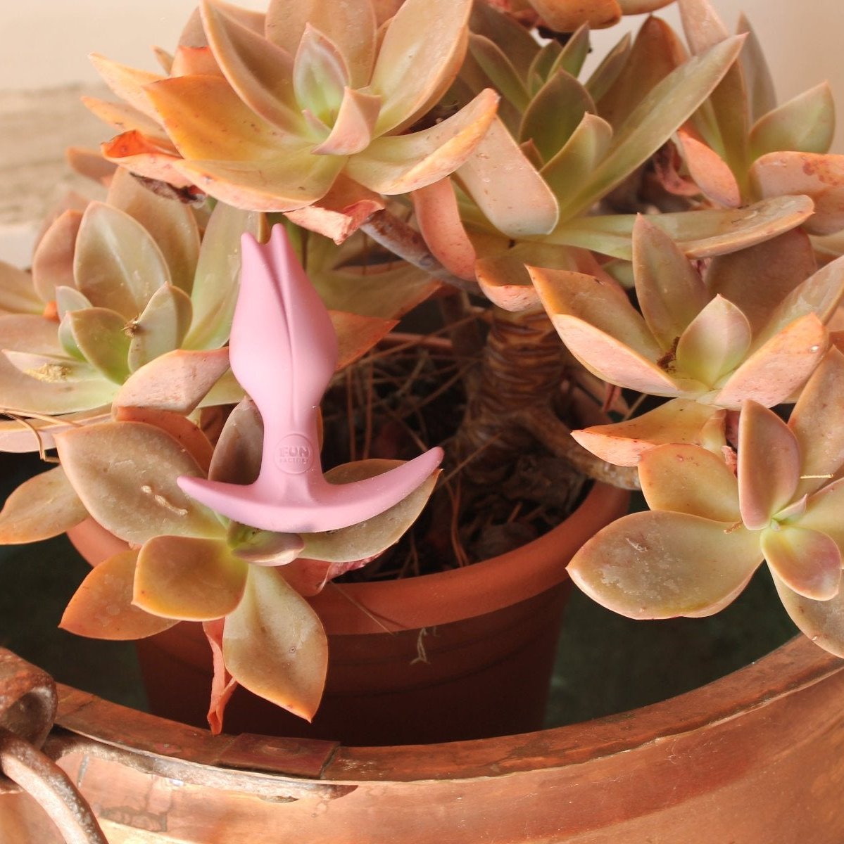 Plug anale per chi ha la clitoride per donne a forma di tulipano fun factory made in germany doppia penetrazione conteto floreale